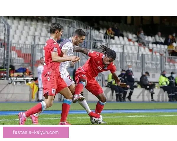 乌拉圭队中场组织表现稳健，球队战术逐渐成型