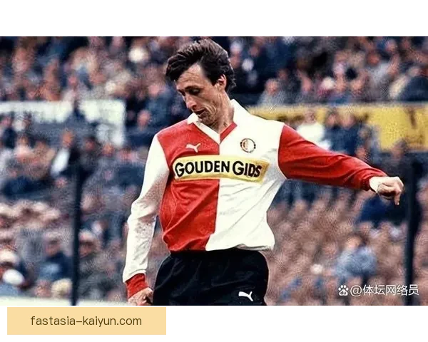 克鲁伊夫控球模式在现代足球中的影响与运用逐渐显现