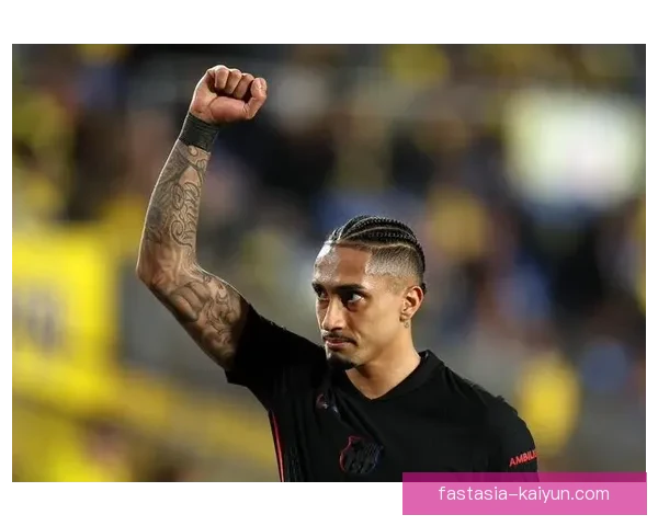 拉菲尼亚持续保持出色状态，欧冠零封对手展现竞争力增强